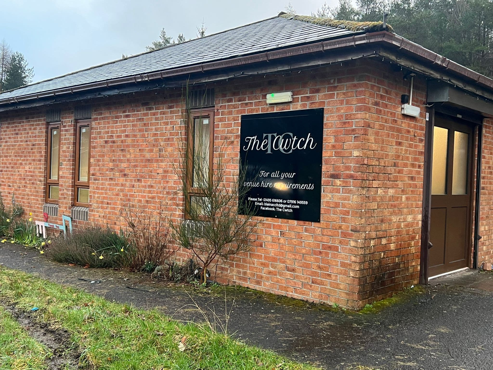 Commercial venue signage and shopfront installation